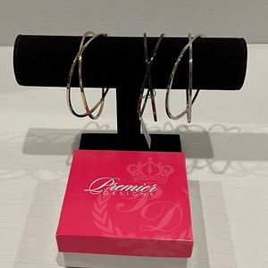 NWT Premier Designs - Three’s Company 8.25” (2.75 diameter inside) bracelet set